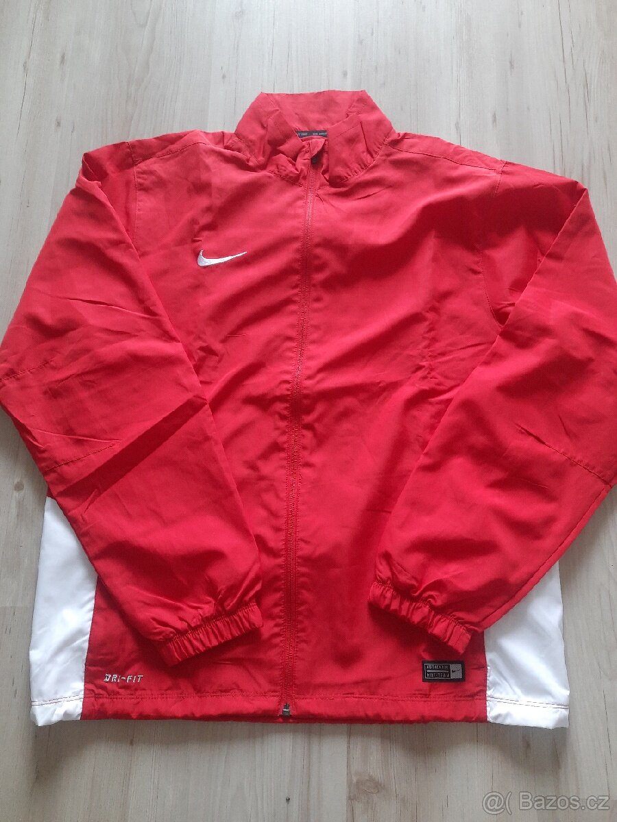Větrovka Nike