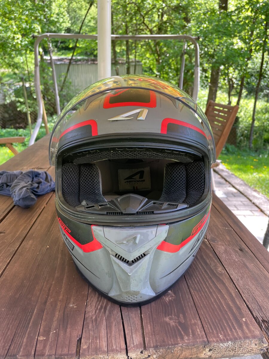 Helma na motorku