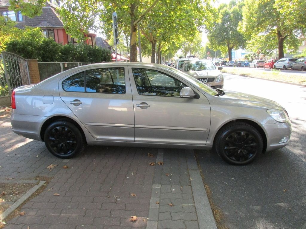 AUTOPŮJČOVNA ŠKODA UBER BOLT TAXI