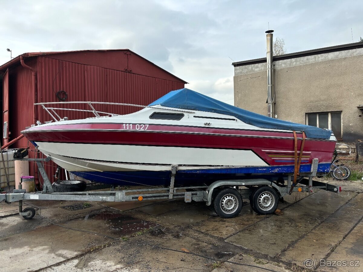 Bayliner Invader 4.3 mercruiser kajutový člun + vlek
