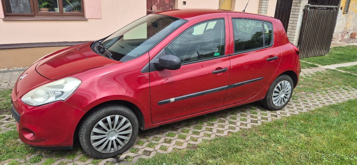 Renault Clio, objem 1,2 barva červená