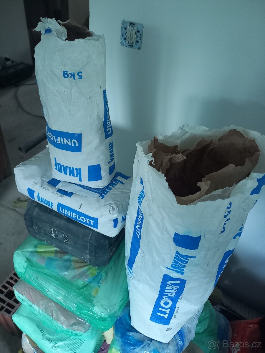 Uniflot zbytek že stavby