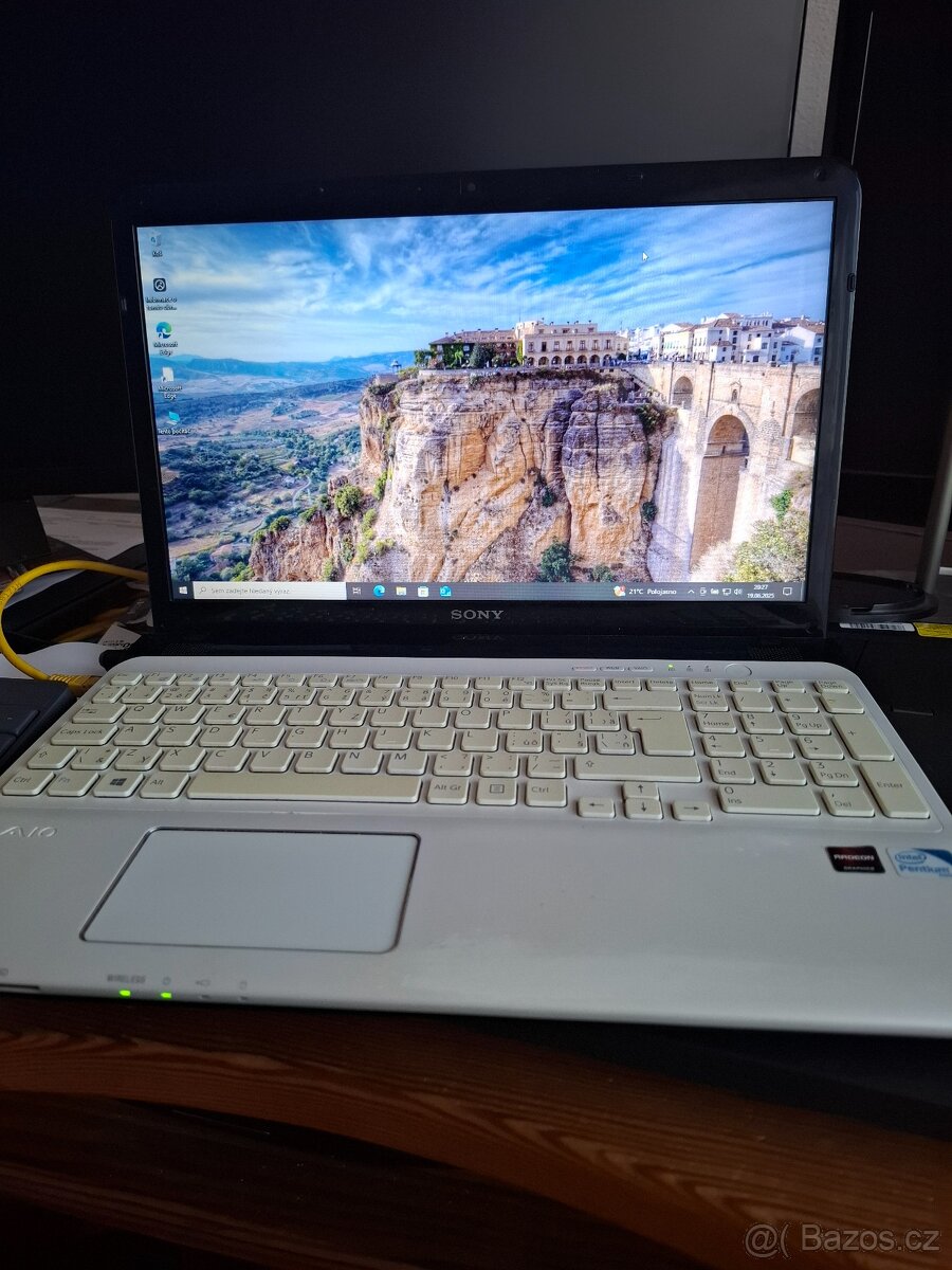 Prodám notebook Sony VAIO SVE1513