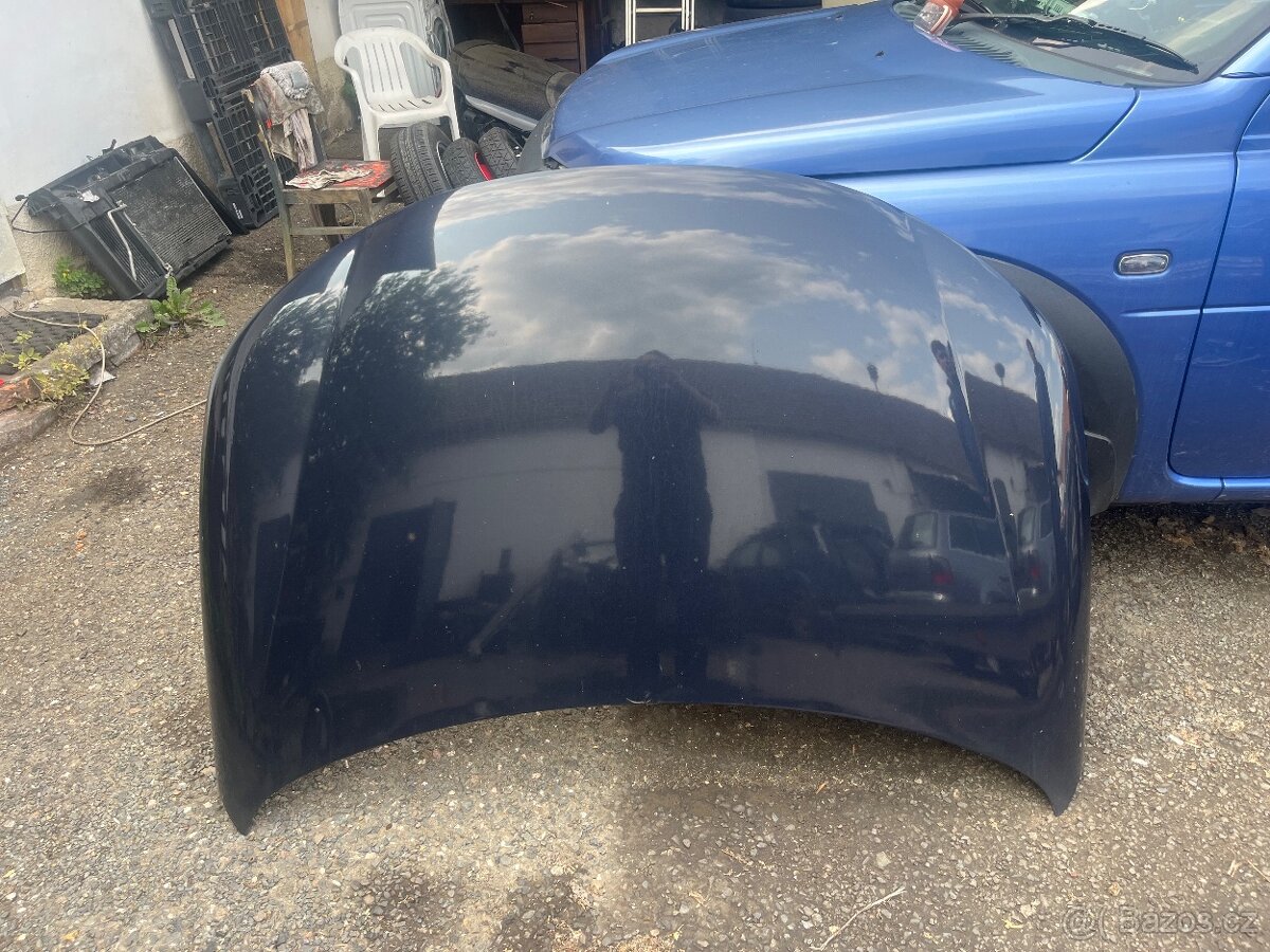 Volkswagen Passat B6 kapota