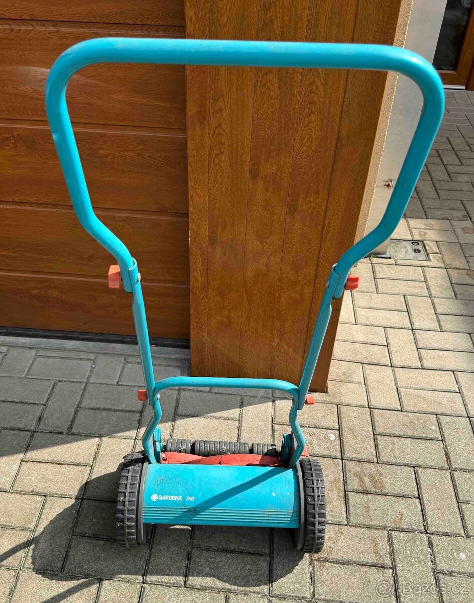 Vřetenová sekačka GARDENA 300