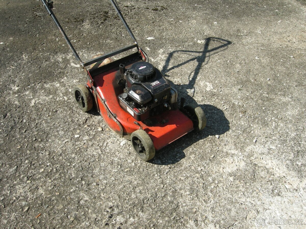 Travní sekačky BRIGGS & STRATTON.