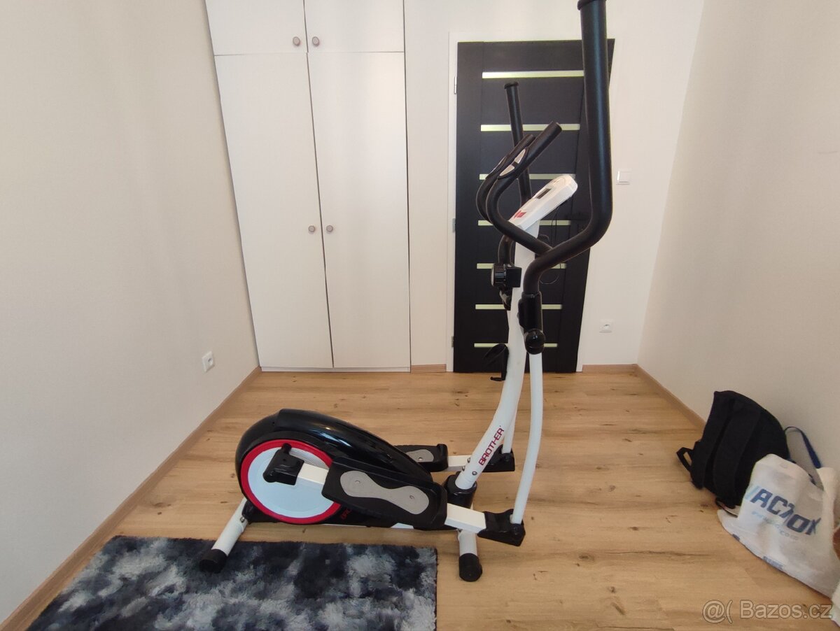Eliptický trenažér/ Orbitrek