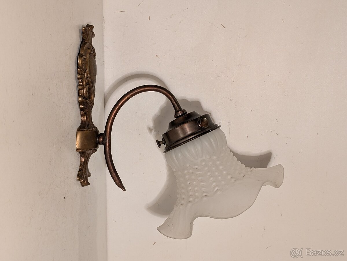 stará mosazná lampa lampička, matové stínidlo zvoneček