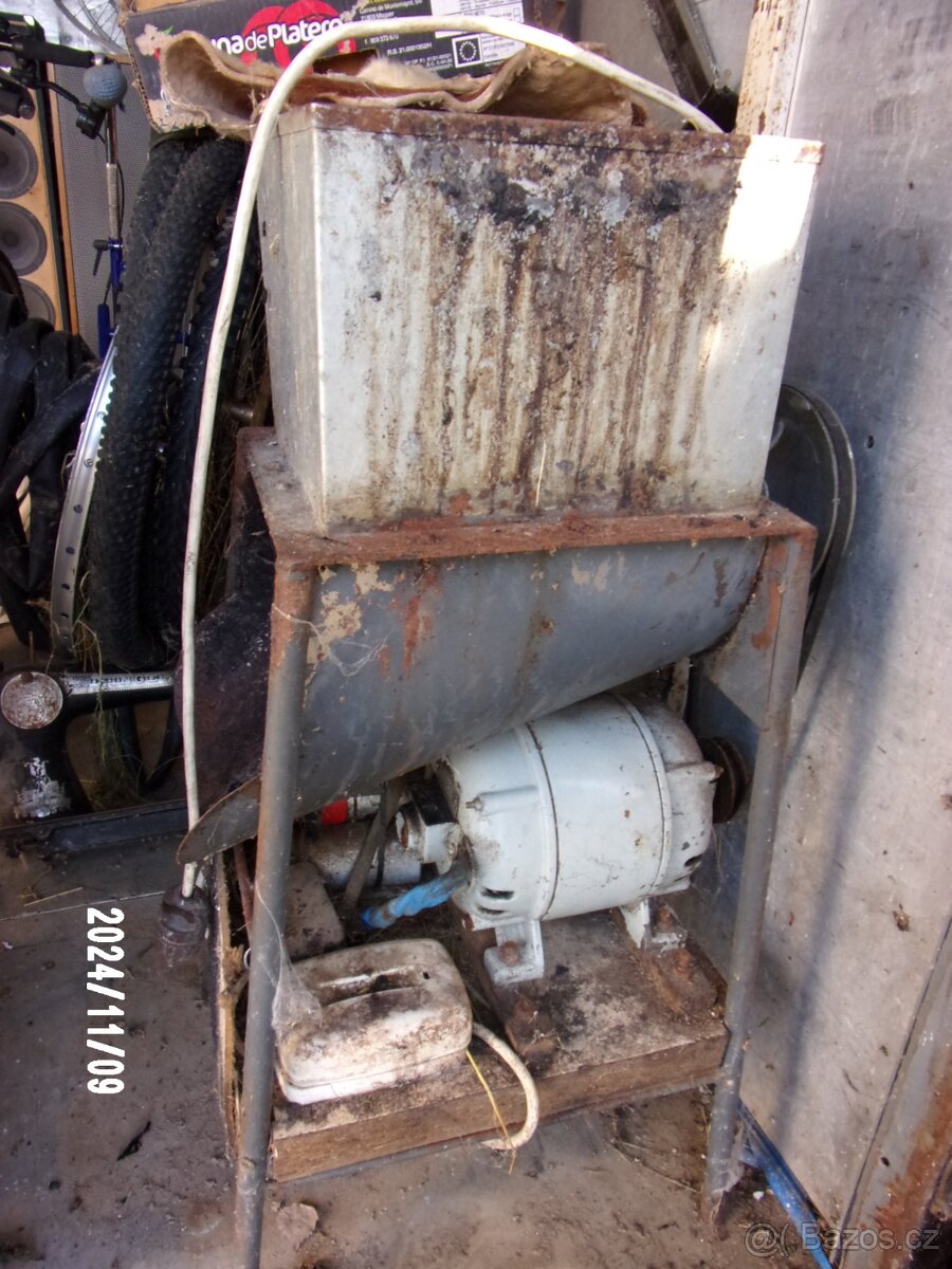 prodáme motorový šroťák pro šrotovani jablek a řepy