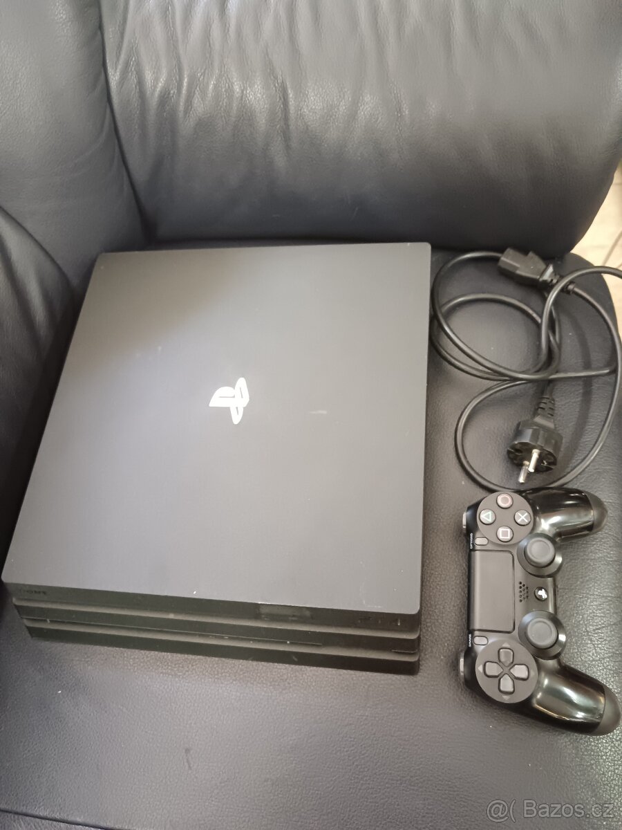 Sony Playstation 4 Pro, 1 TB, originál ovladač, kabel
