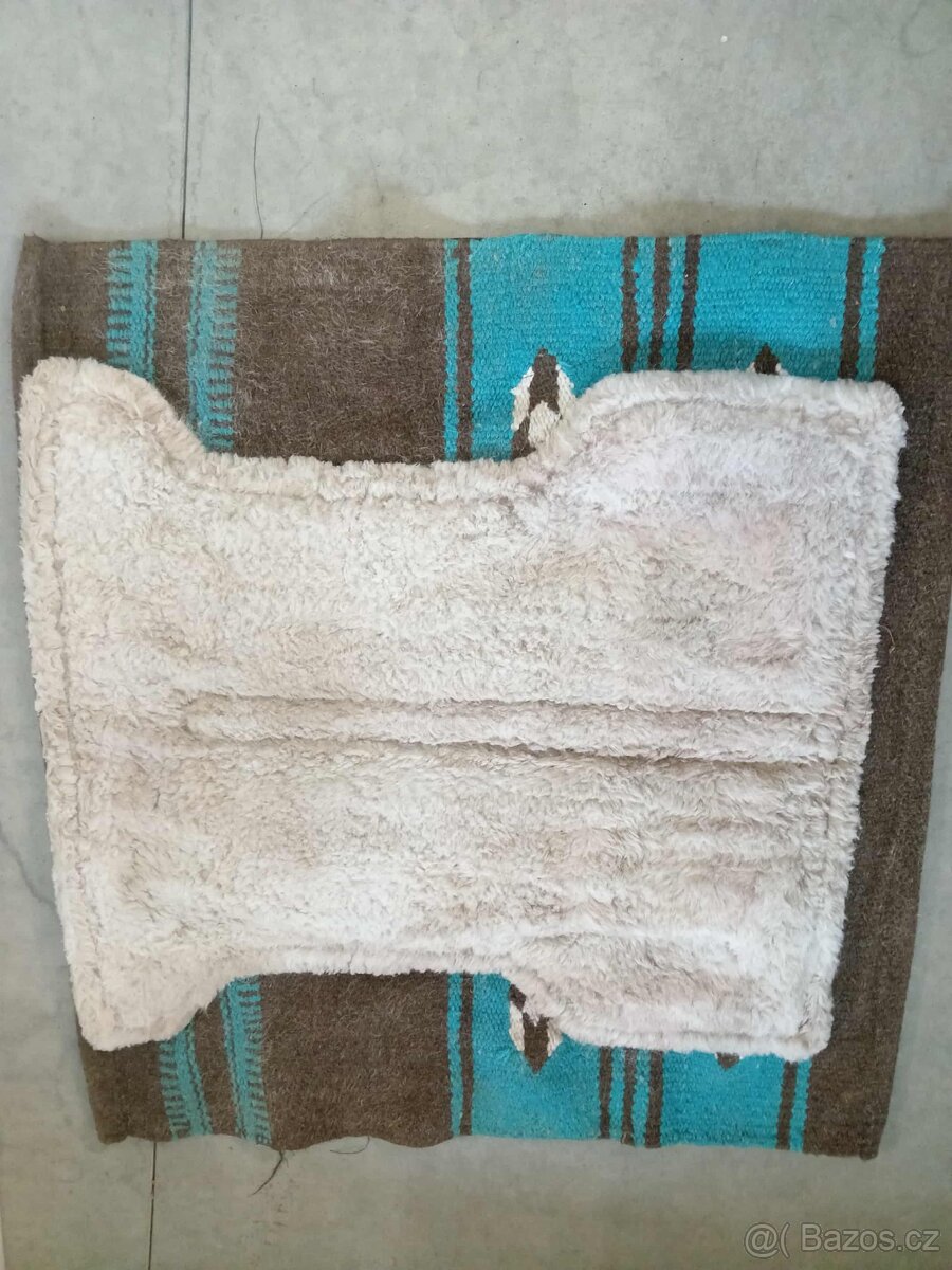 Westernová podsedlová deka