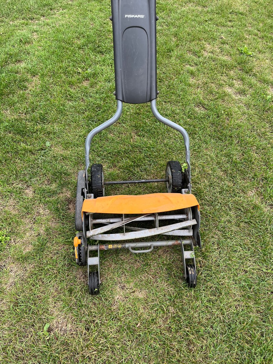 Vřetenová sekačka fiskar