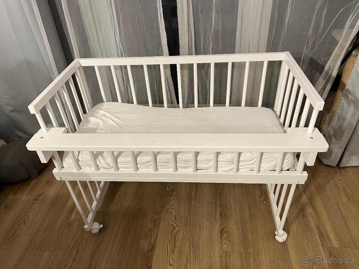 Dětská postýlka Klups Piccolino v bílé barvě - 90x40