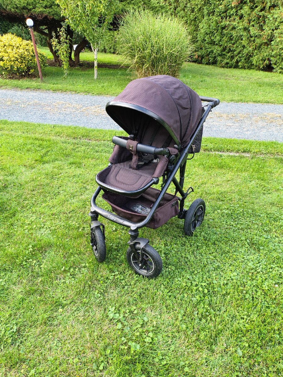 Kočárek moon air 2022