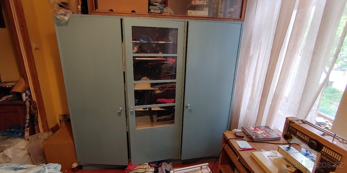 Stará bledě modrá ložnice / nábytek