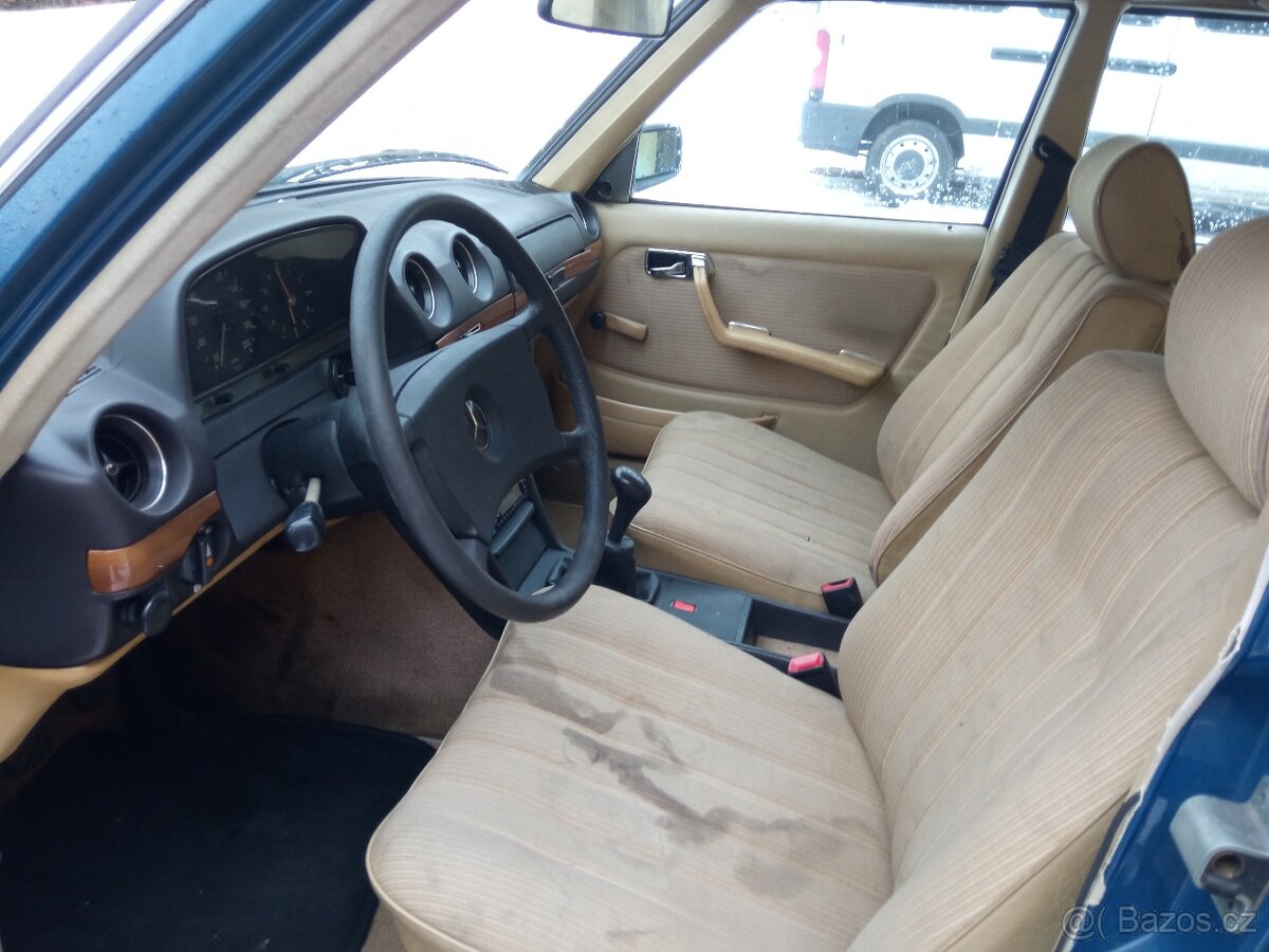 Mercedes Benz W123 230