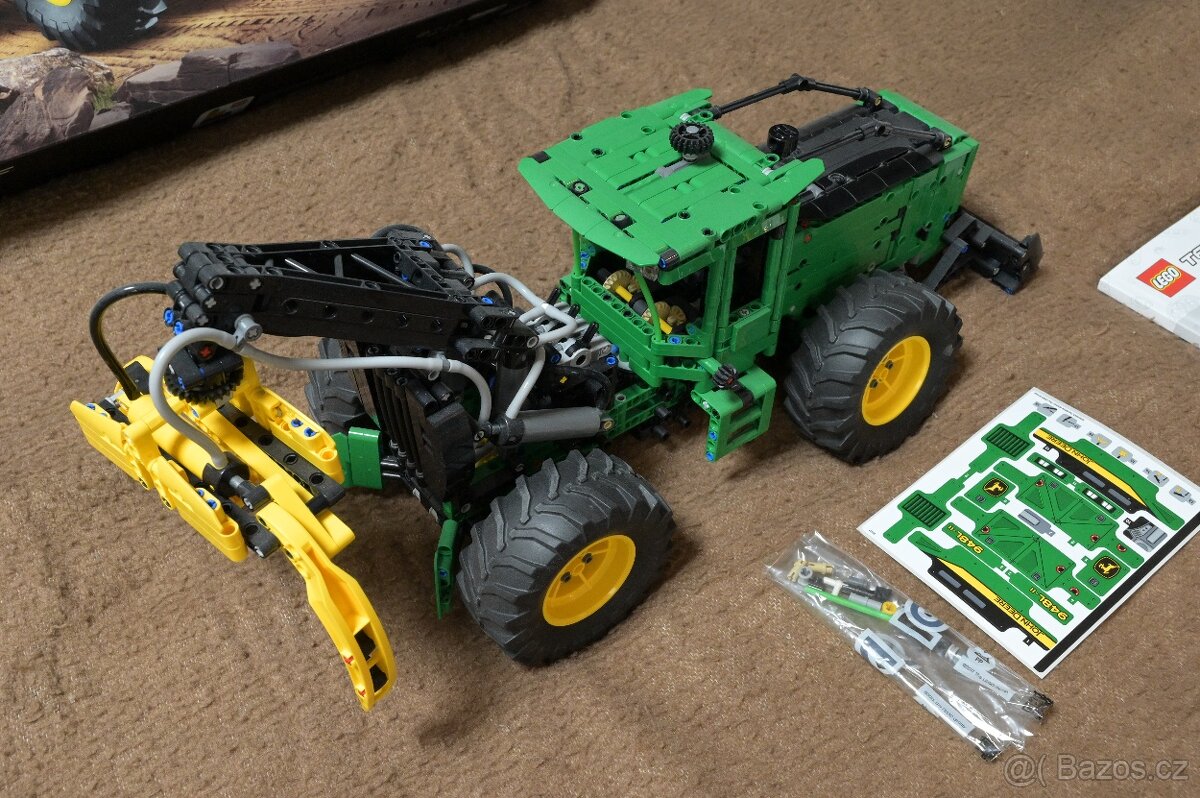 Lego Lesní traktor 42157