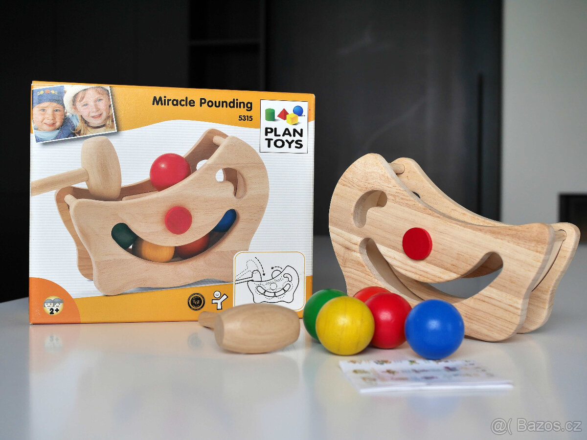 Dřevěná zatloukačka s kuličkami Plan Toys pro děti od 2 let