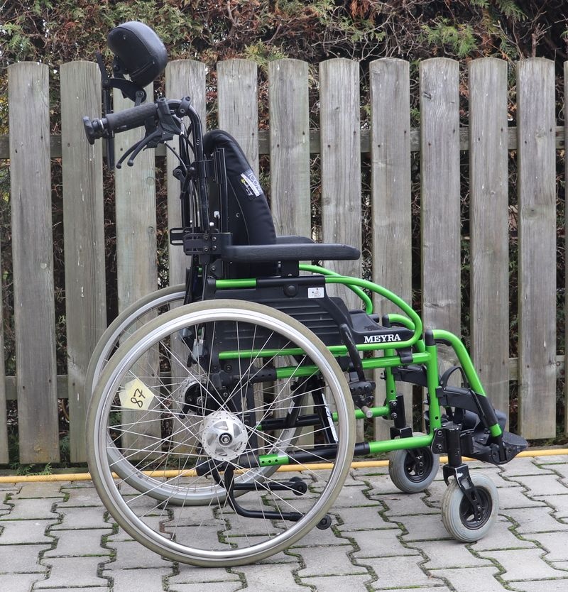087-Mechanický invalidní vozík Meyra.