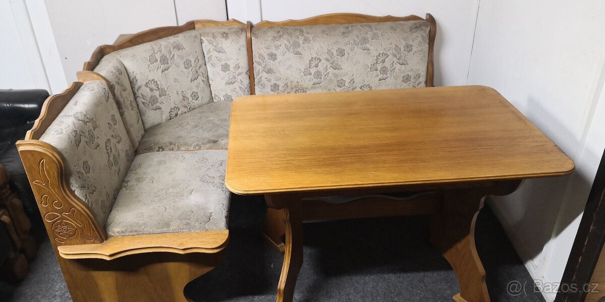 Rohová lavice + stůl
