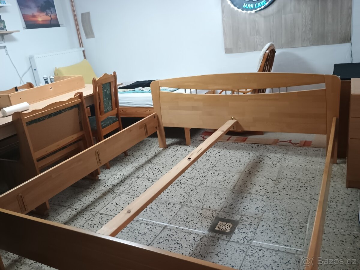Manželská postel z dubového masivu