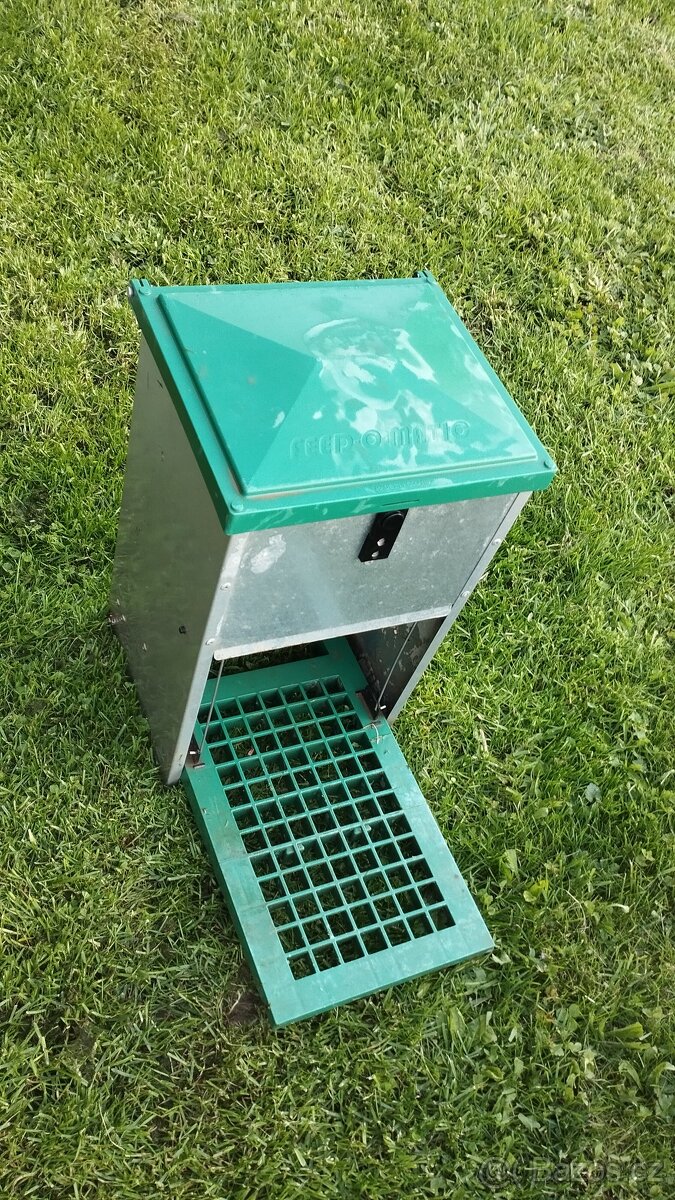 Krmítko pro slepice