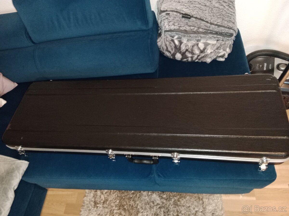 Prodám nový kufr Lakland na baskytaru