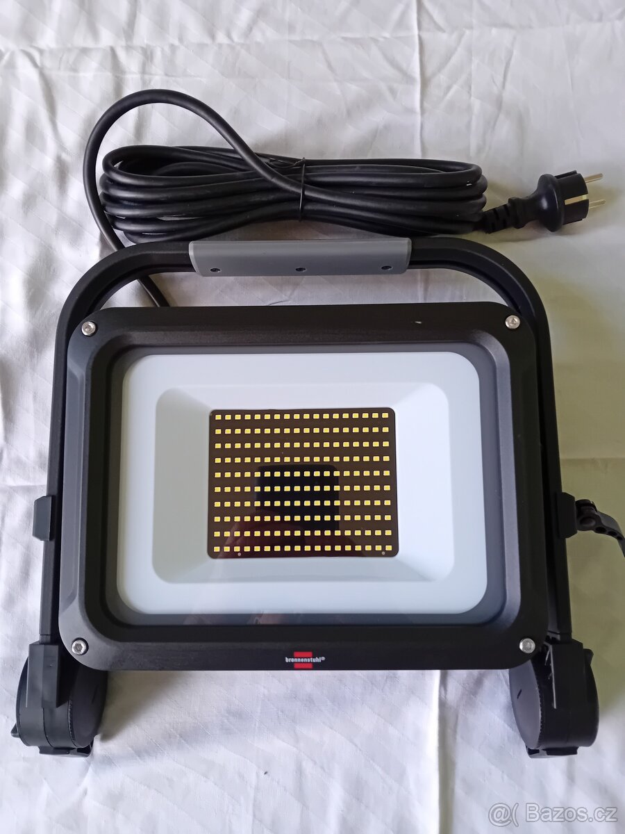REFLEKTOR LED 220-240V s výkonem 100 W
