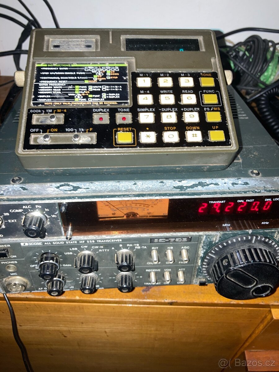 Icom Ic-701 + RM3 (ladící ovladač)