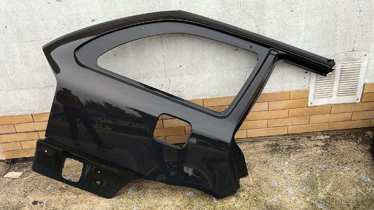 Škoda Octavia 2 pravý zadní bok/blatník