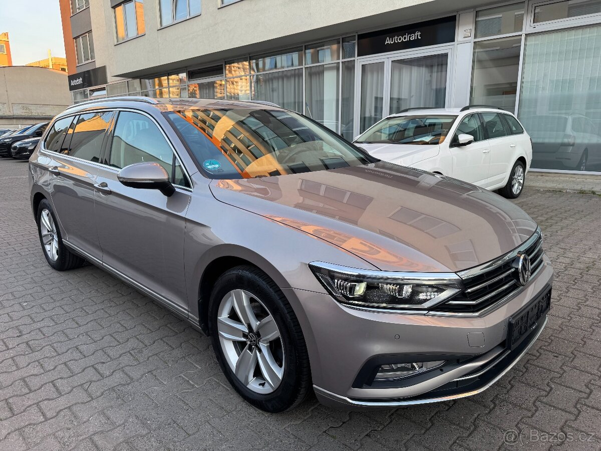 VW Passat B8 2.0 TDI 140kW DSG Webasto Tažné Keyless Kamera