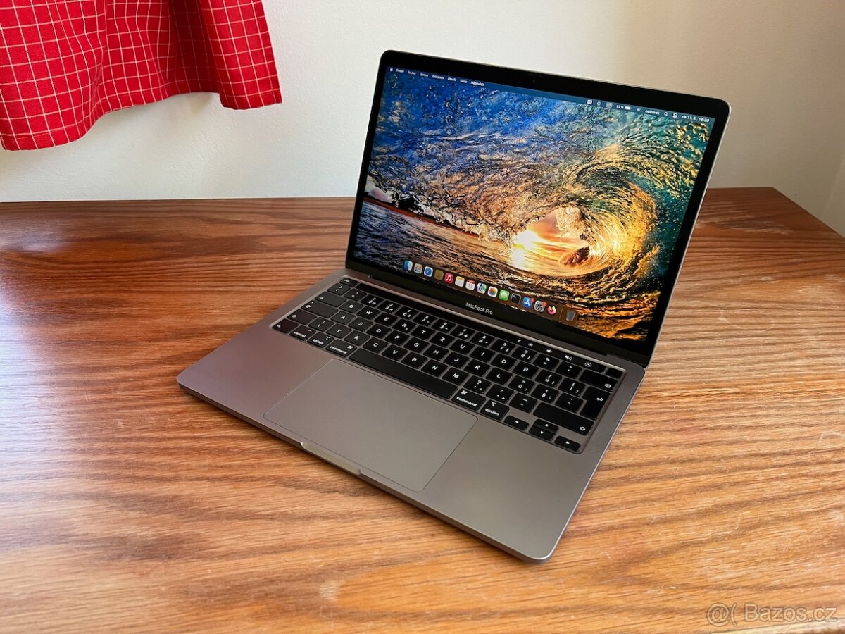 MacBook Pro, rok 2020, rozměr 13,3''