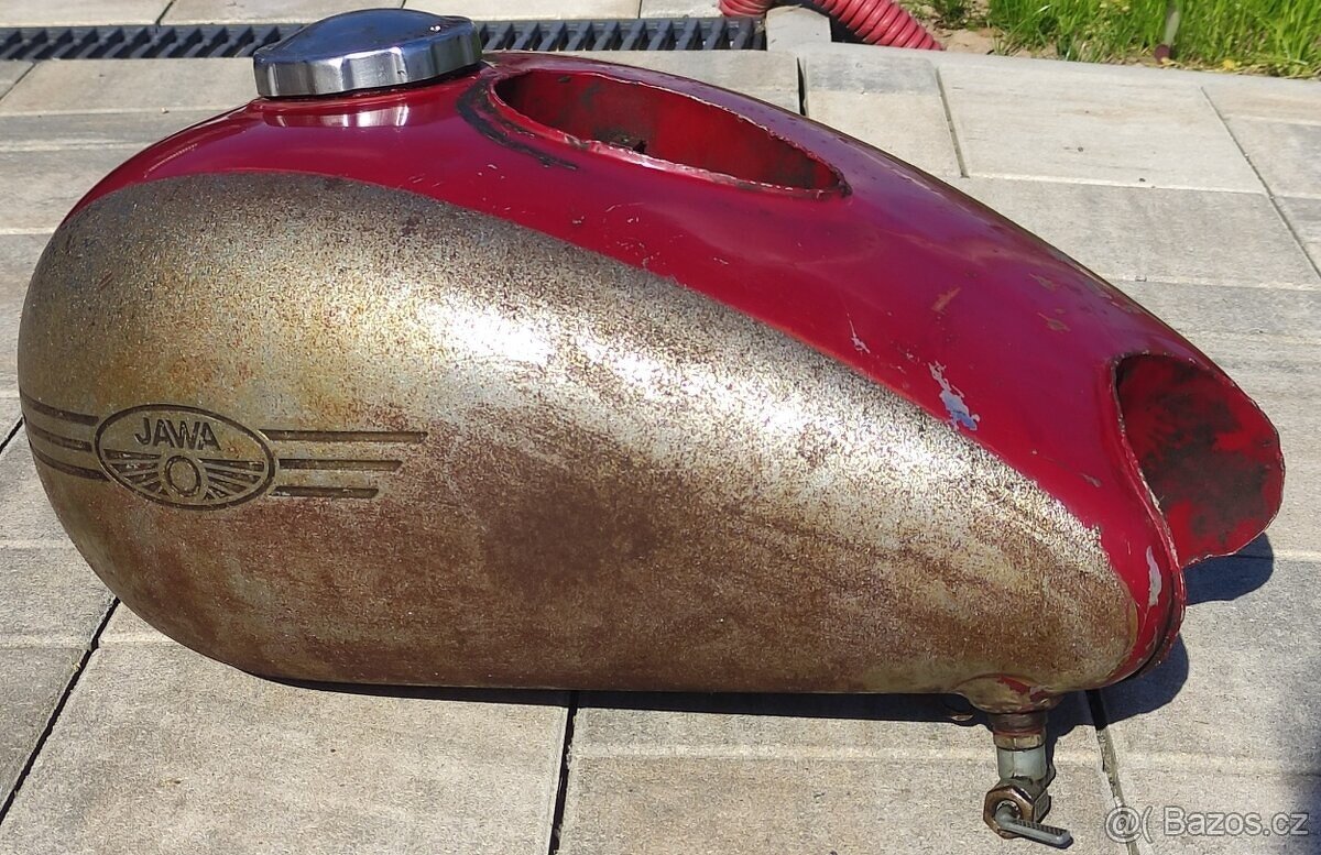 Jawa 250/350 pérák - nádrž, komunista
