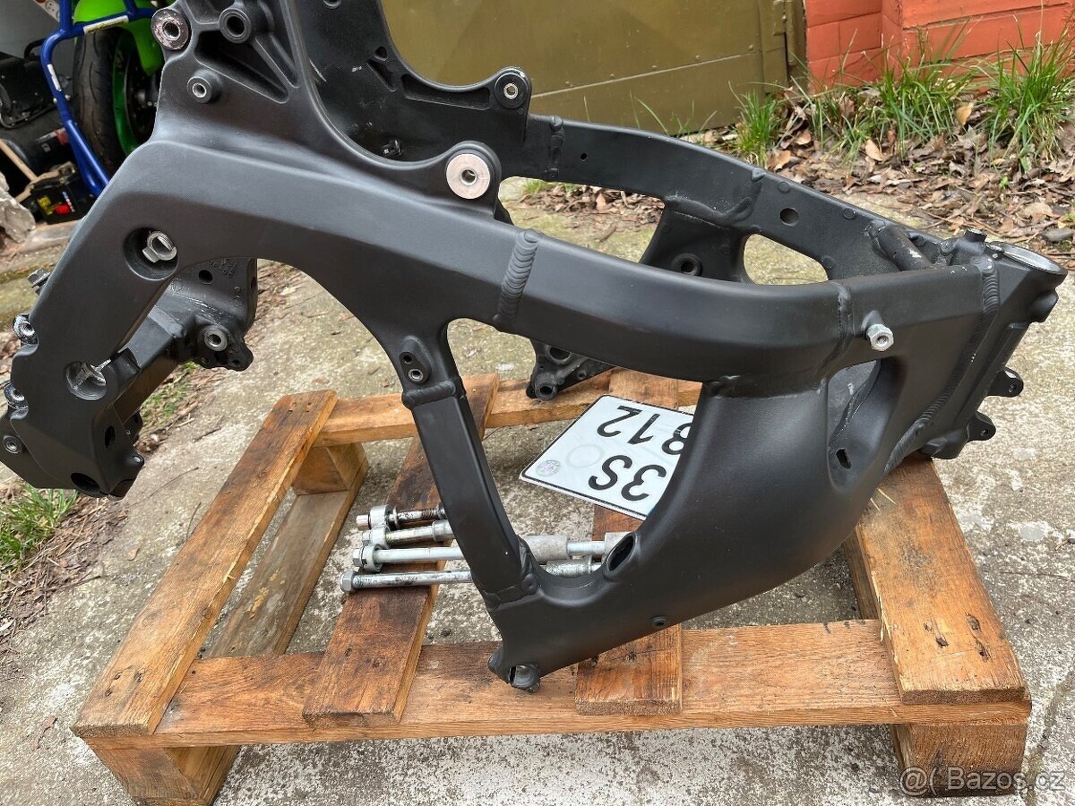 Rám s doklady na Honda CBR600RR PC37 05-06