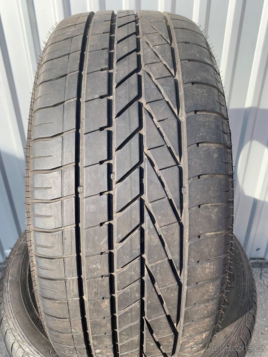 Letní pneu 255/45R20 Goodyear Excellence