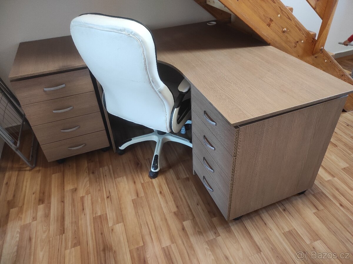 PC stůl a židle