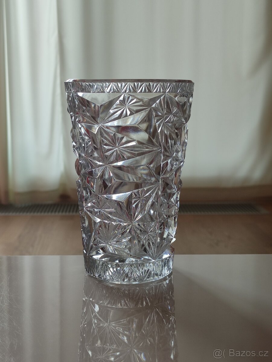 Váza lisovaná, 15 cm