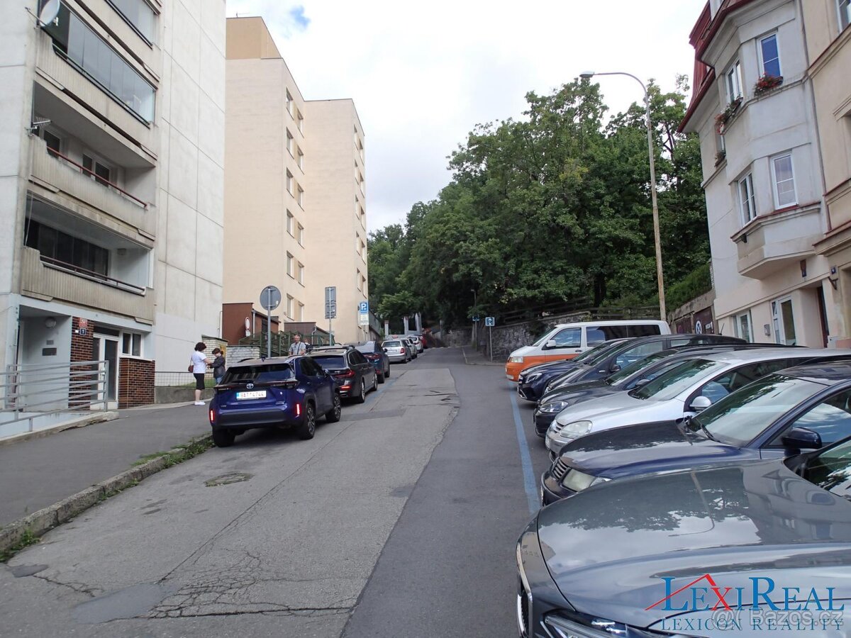 Garážové stnání 12 m2, U Demartinky, Praha 5, Smíchov