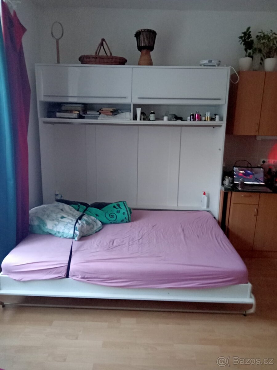 Sklápěcí postel