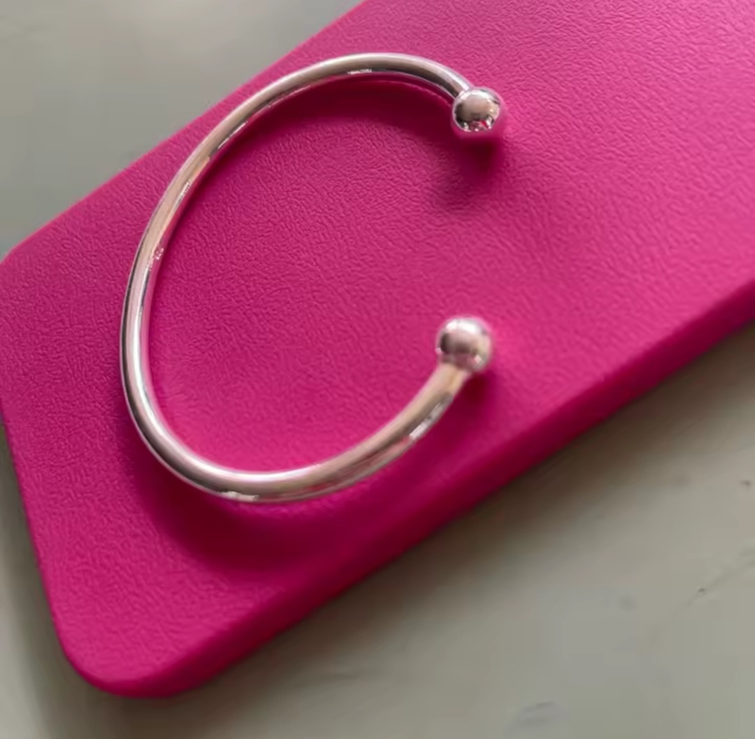 Nový dámský stříbrný náramek 925 kuličkový otevřený uni vel