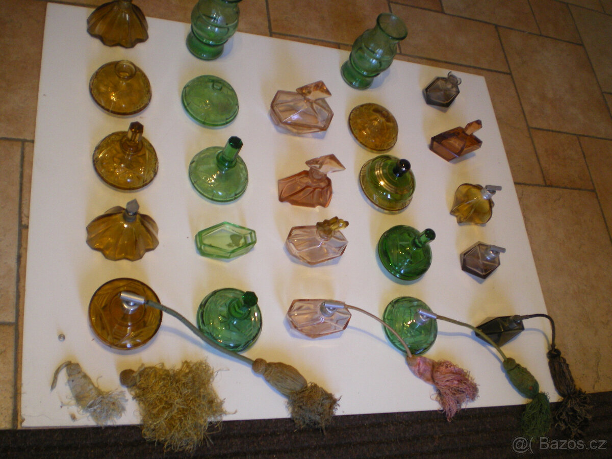 Starožitné flakony na voňavky - sbírka 24 kusů