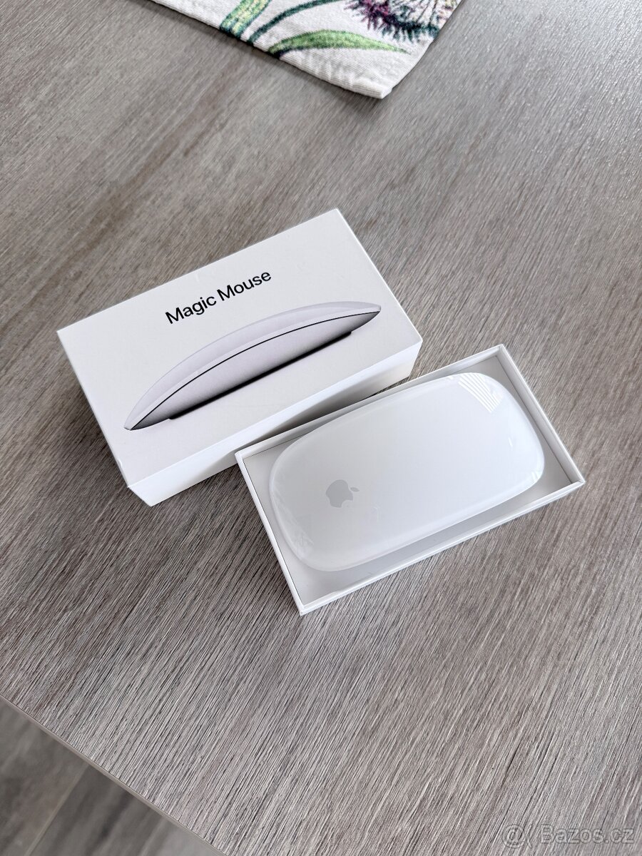 Stolní myš značky Apple bezdrátová