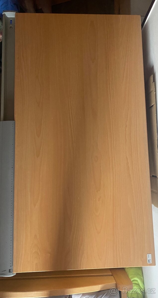 Rostoucí psací stůl