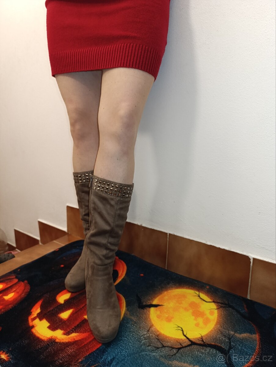 Semišové kozačky 39