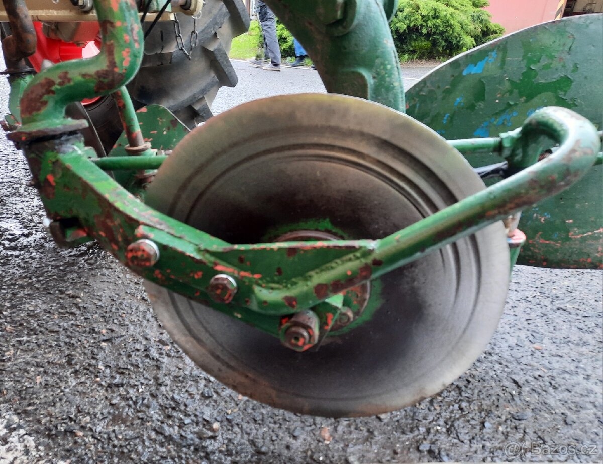 Koupím Roudnicke kotoučové krojidlo na pluh