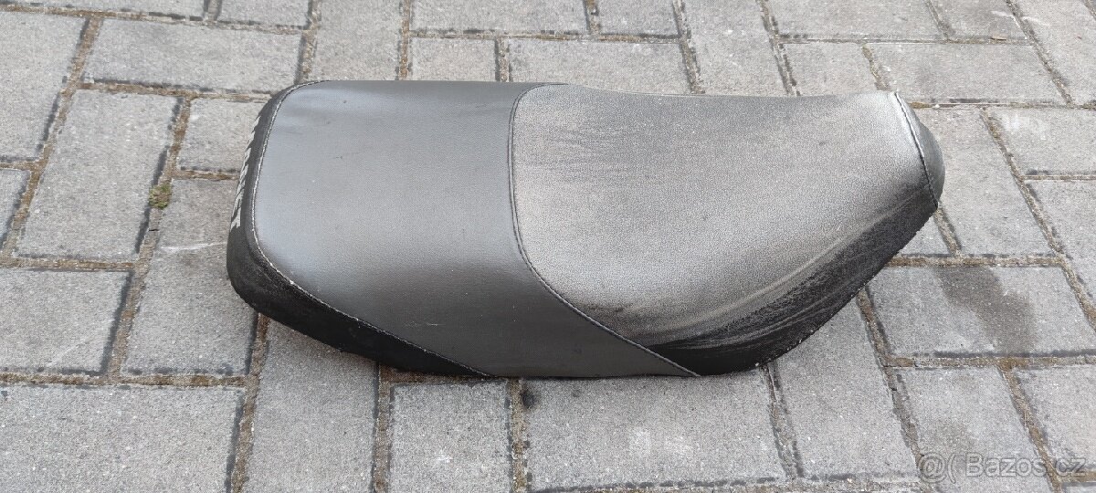 Manet Korado dlouhé sedlo