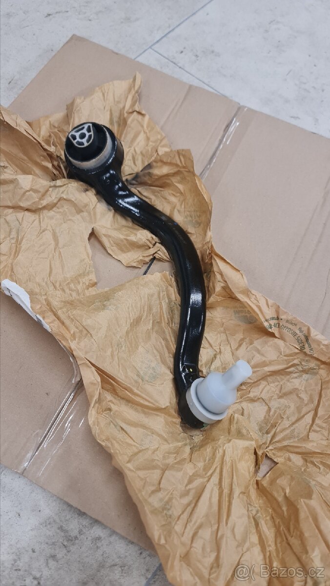 BMW X5 model F15 přední pravé rameno