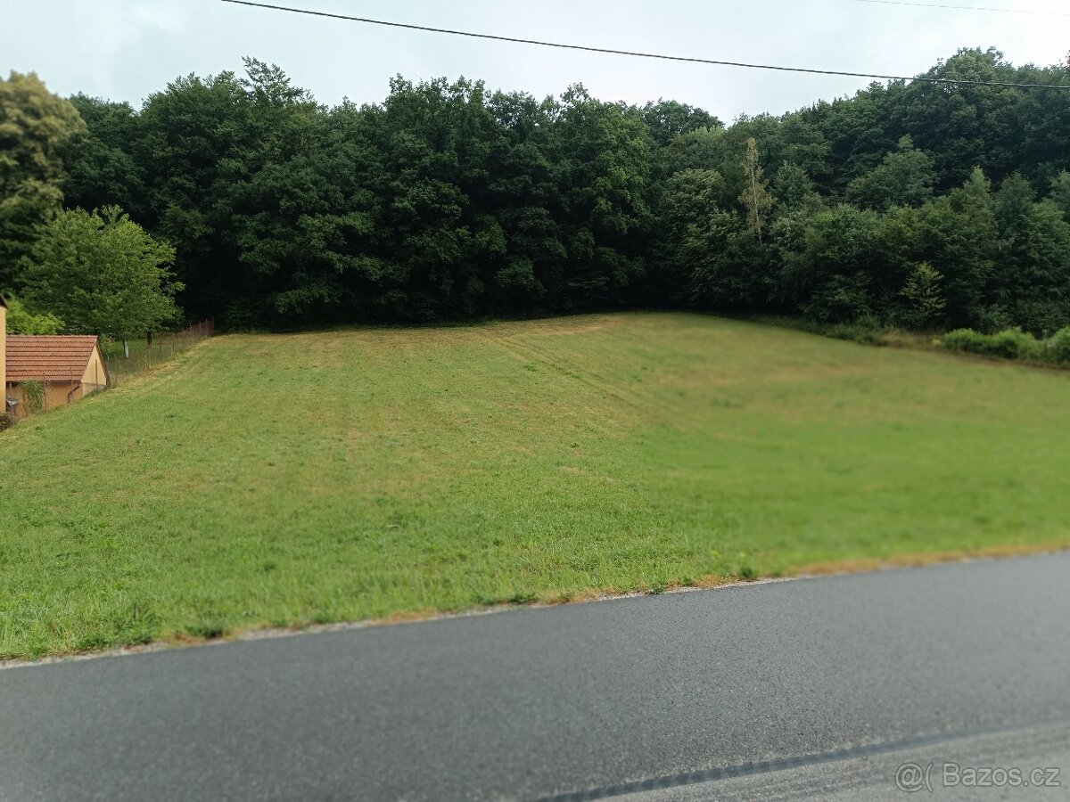 Soubor pozemků v obci Lopeník