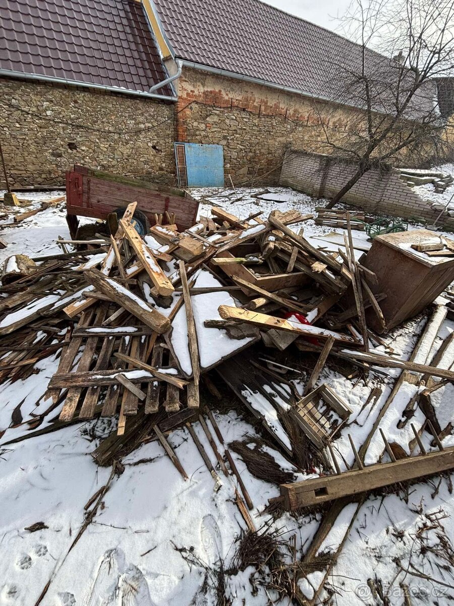 Mix dřeva za odvoz - spěchá