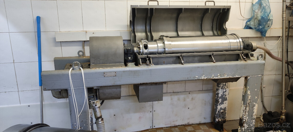 Dekantační odstředivka